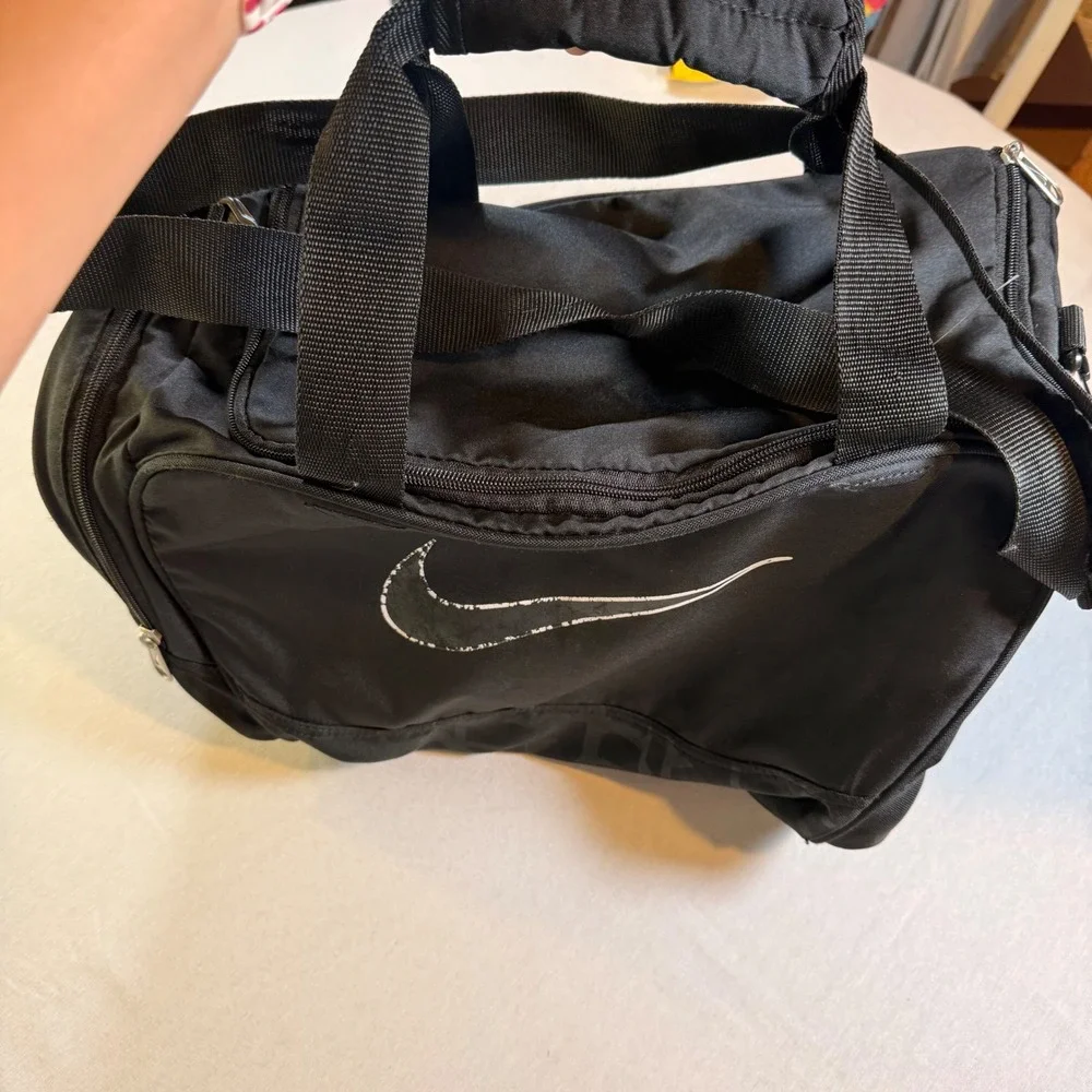 Nike Duffel Bag Black Swoosh Logo Gym‎ Travel Gear Training Sports Logo
